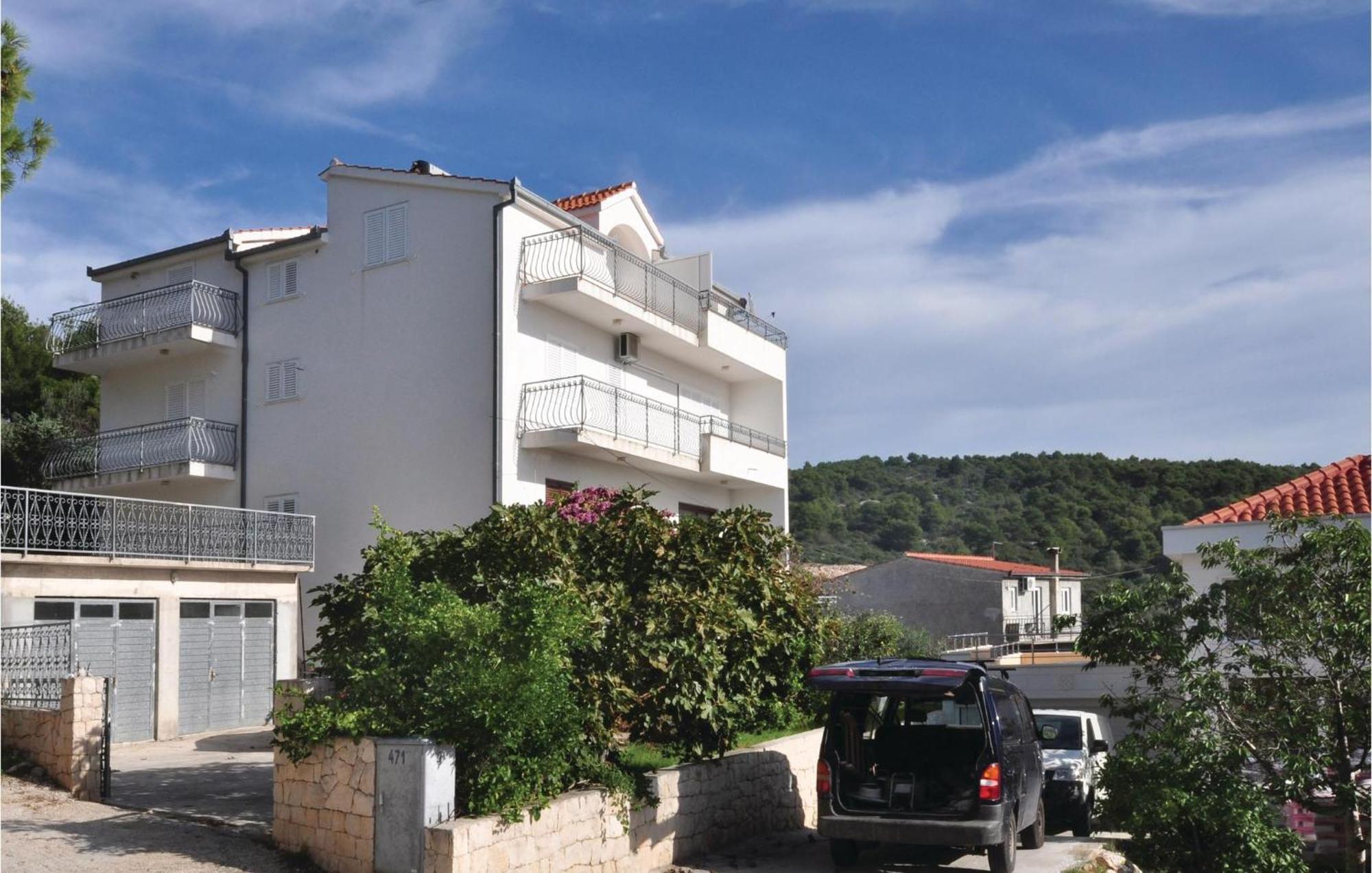 Lovely Apartment In Trogir With Kitchen Exterior photo
